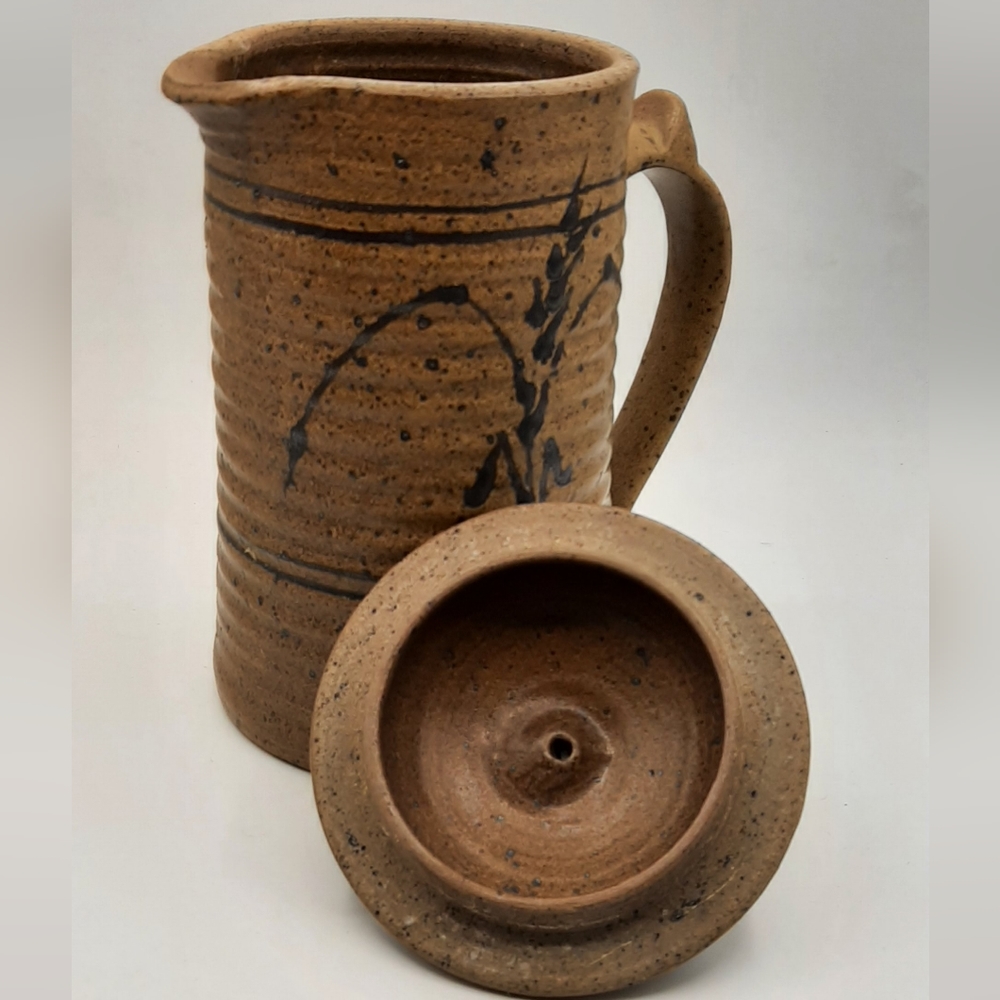 Vintage Art Studio Hand Turned Pottery Pitcher Black Speckled & Trim Signed - Picture 8 of 10